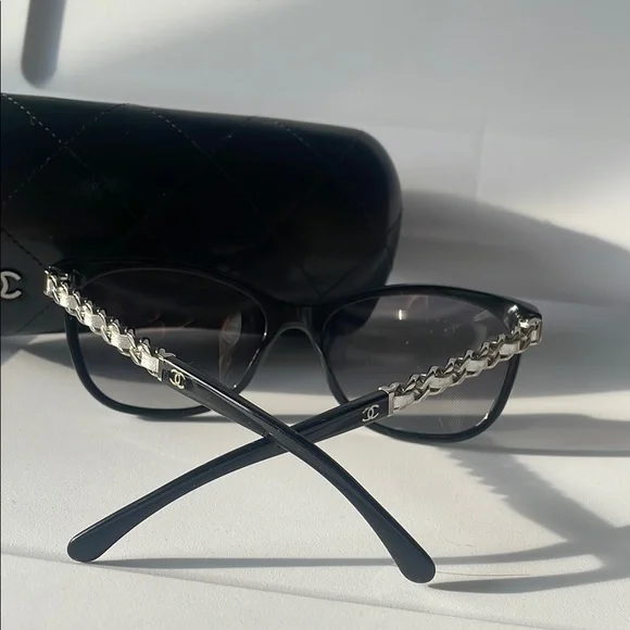 CHANEL Black Sunglasses with Chain Accent - Picture 2 of 9